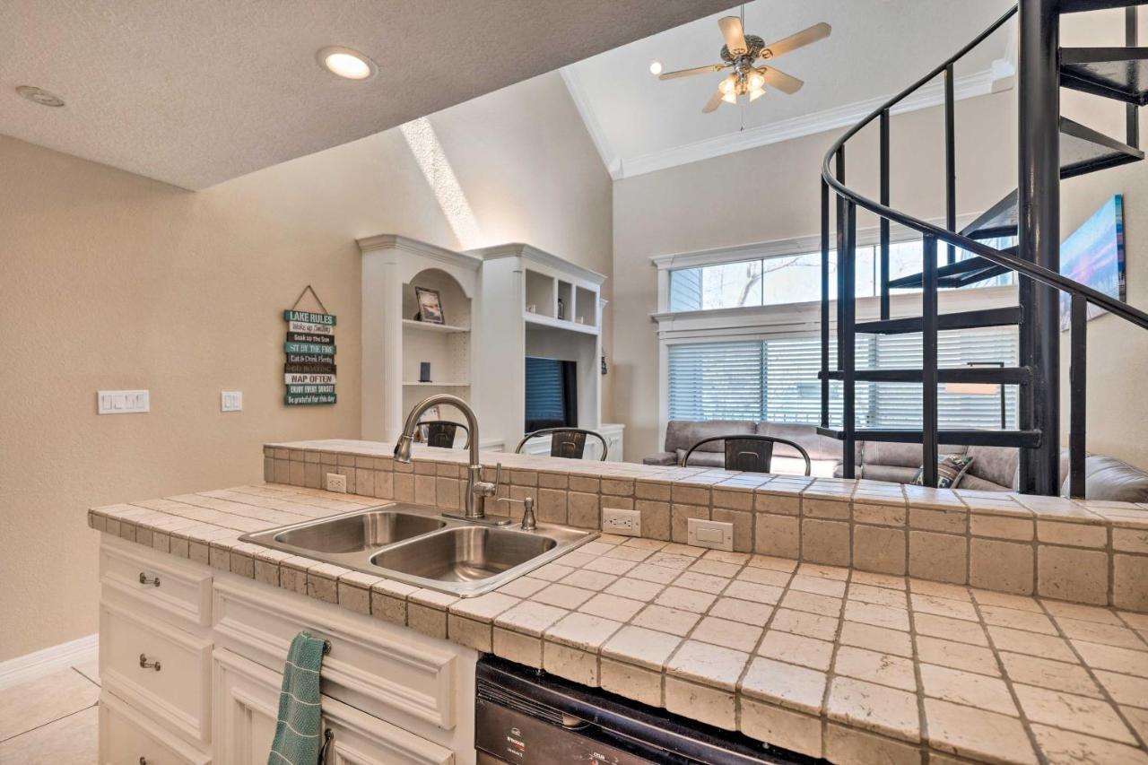 Idyllic Montgomery Condo With Pool And Lake View! Exteriér fotografie